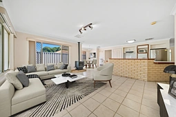 16 Page Avenue, Bentley