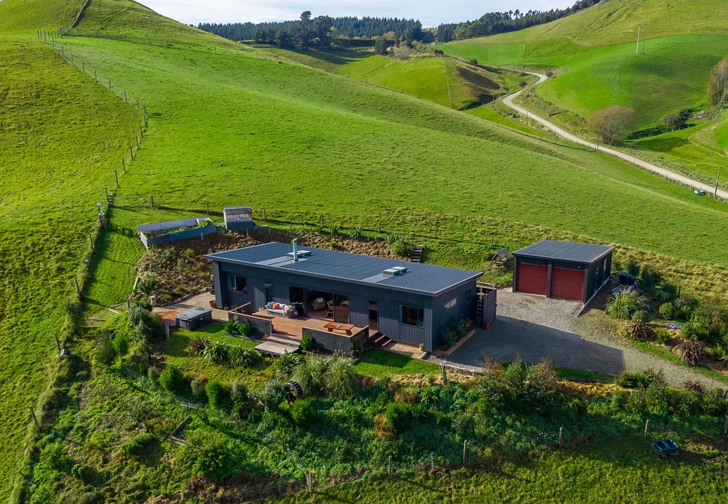Levels Valley Modern Living and Income Potential - 33 Hectares