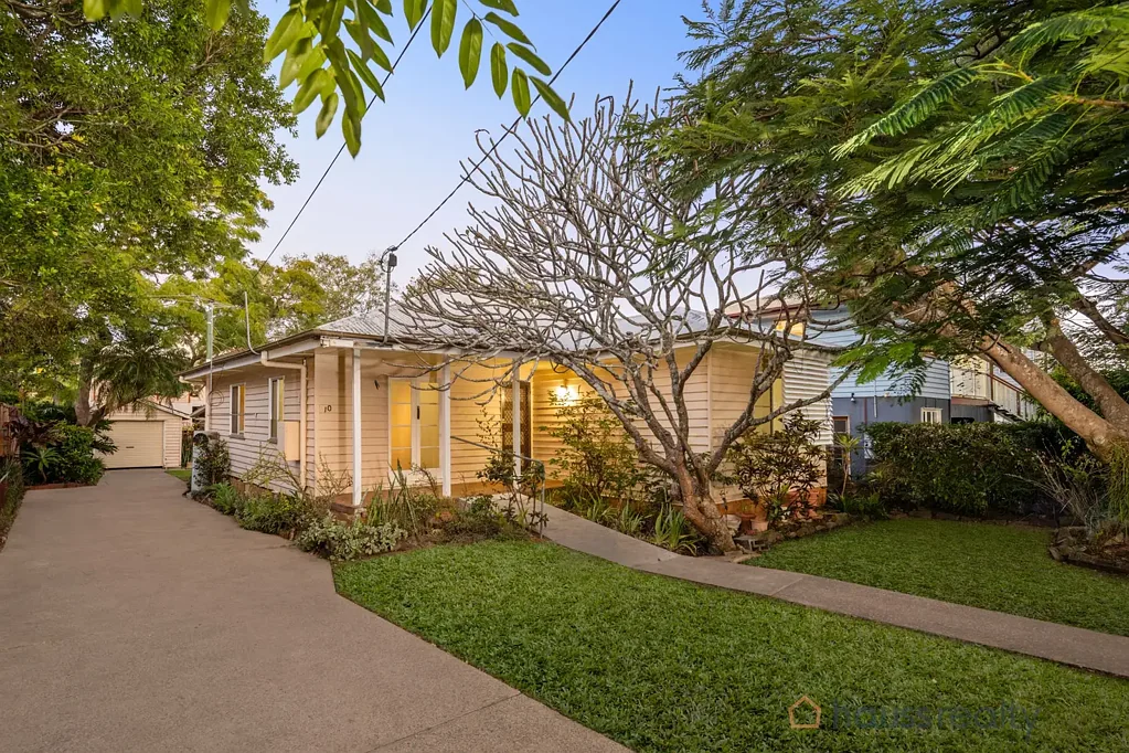 Graceville 3غرفة نوم Classic Weatherboard Charmer with Modern Upgrades