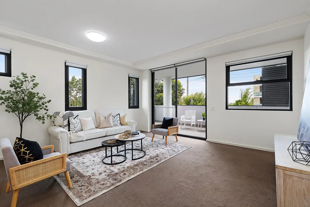 Mount Colah 2房 宽敞明亮两居 现代厨房电器 大阳台休闲 安全停车近站 Opportunity for First Home or Investment