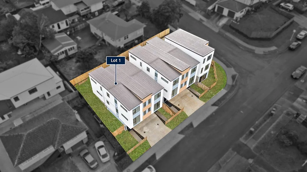 Wattle Downs 3房  Spacious Home with Coastal Views!