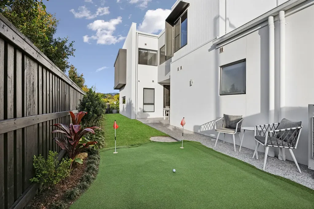 Palmview 4Zimmer Single neighbour with downstairs guest bedroom - NO BODY CORP FEES! - REF: 4490