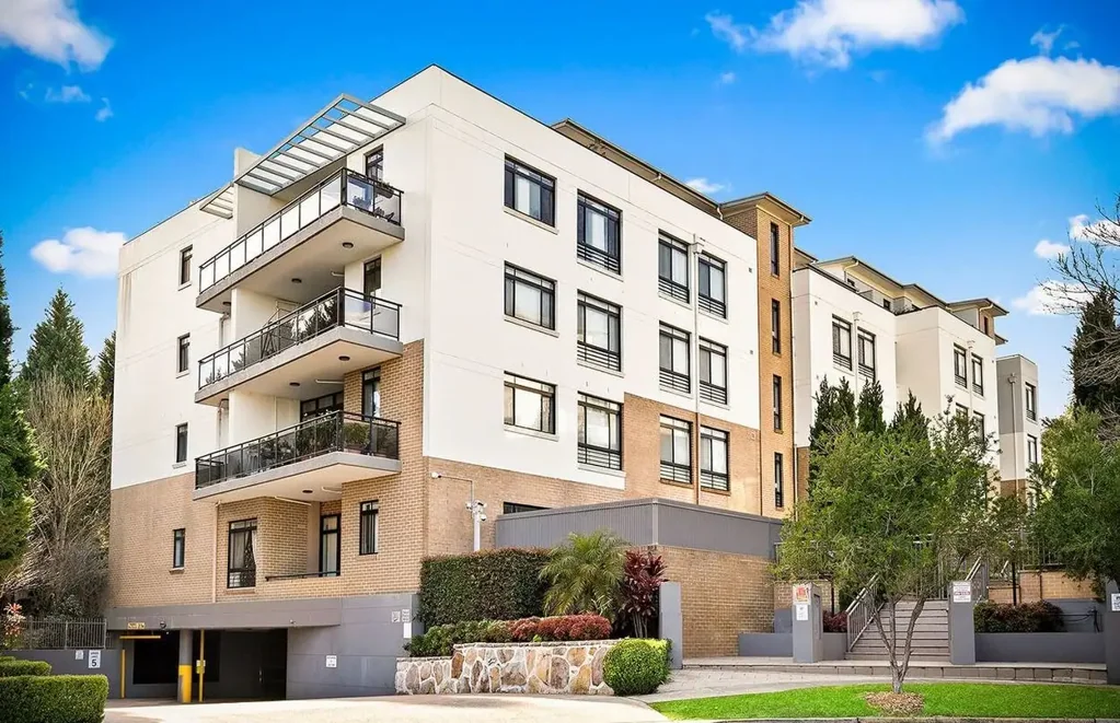 Castle Hill 2 Bedroom Elegant and Expansive Contemporary Retreat