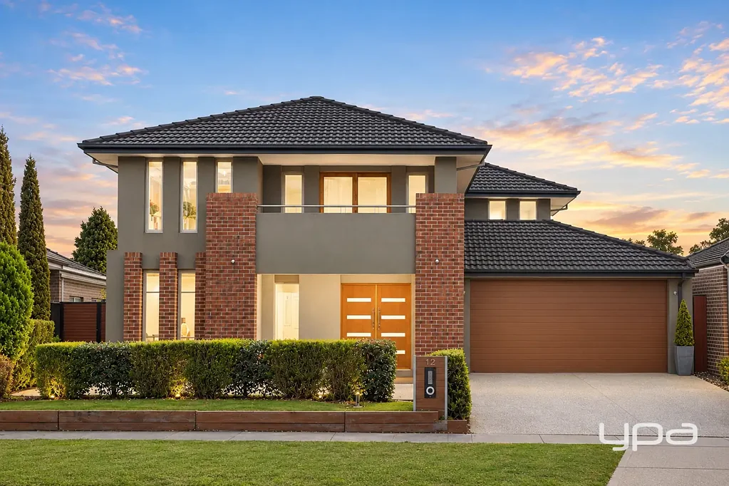 Point Cook 5 Bedroom Spacious Family Luxury with Multiple Living Zones & Impressive Entertaining