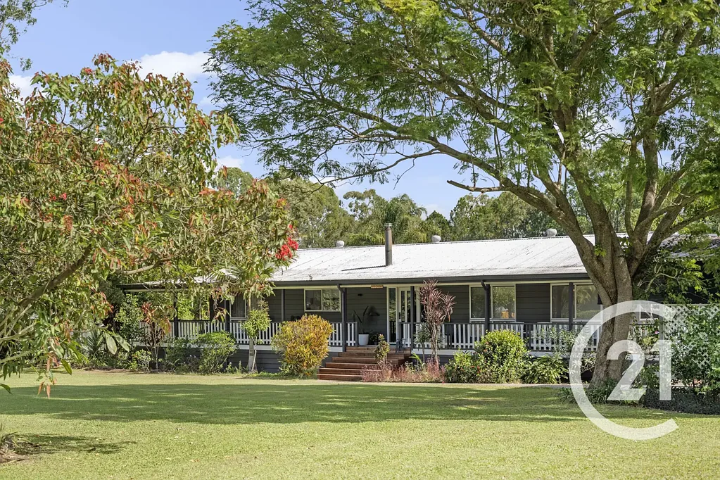 Caboolture 6房 2英亩私密地块 双居住宅 开放式设计 主卧套房 游泳池 多功能休闲室 太阳能系统 Peaceful Acreage Escape with Two Homes & Exceptional Outdoor Living