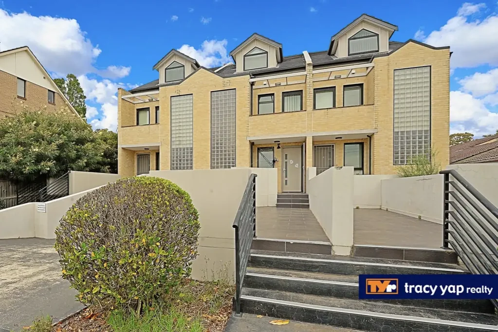 Modern Full-Brick Townhouse in Epping
