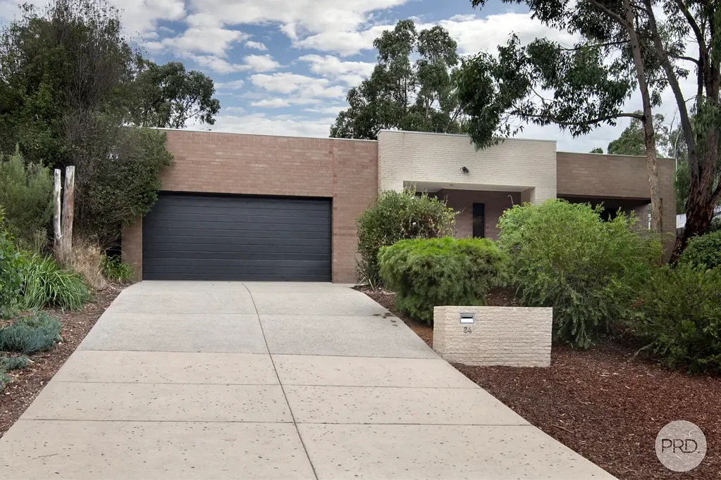 24 Zoe Drive, Mount Helen, VIC 3350