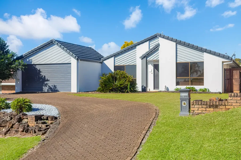 Banora Point 4chambre Low Set Single level Family Home on Flat Block with Views