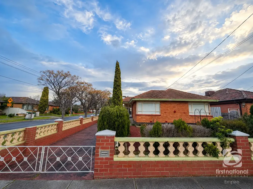 Spacious Family Home with Separate Studio, Double Garage & Generous Backyard