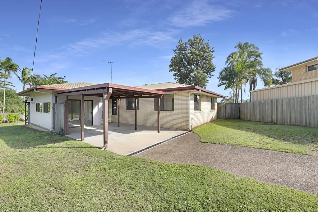 Spacious Family Home with Multiple Living Areas in Popular Avoca