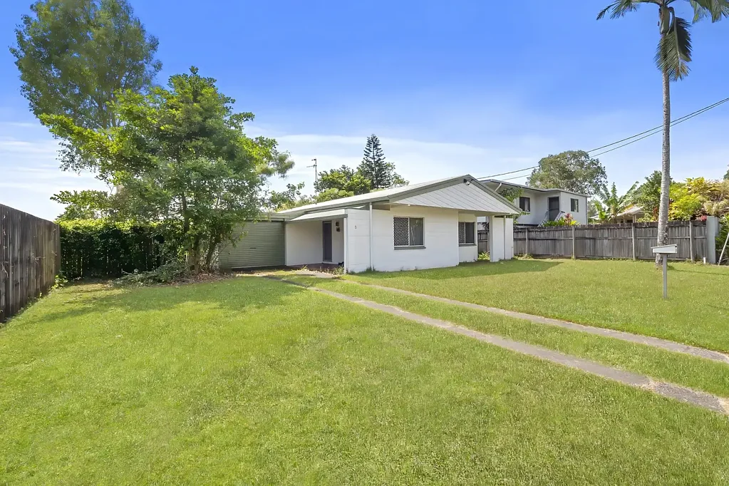 SOLID 3 BEDROOM HOME WITH LARGE OUTDOOR ENTERTAINING ON A SPACIOUS BLOCK!