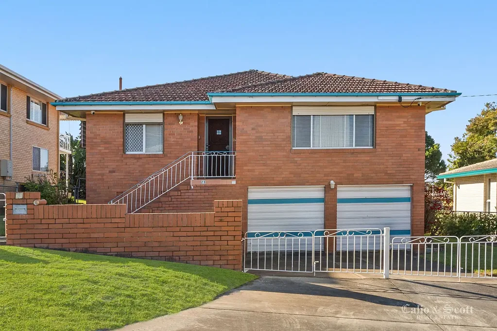 Chermside West 3房 理想的街道位置，宽敞的活动空间！ Desirable Street Location with Plenty of Room to Move!