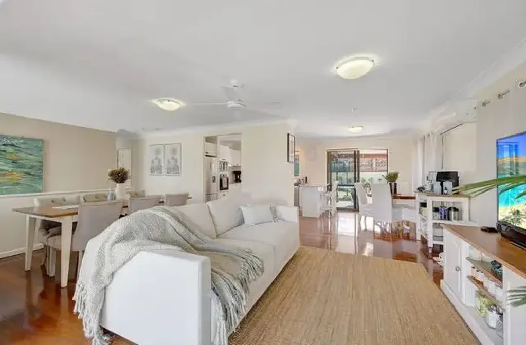 Spacious Family Home with Pool in Prime Everton Park Location!