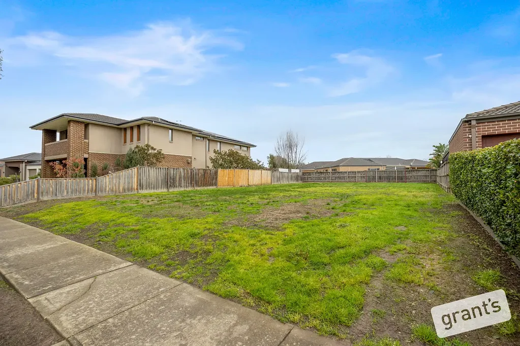 Narre Warren South Last Remaining Block on The Esplanade