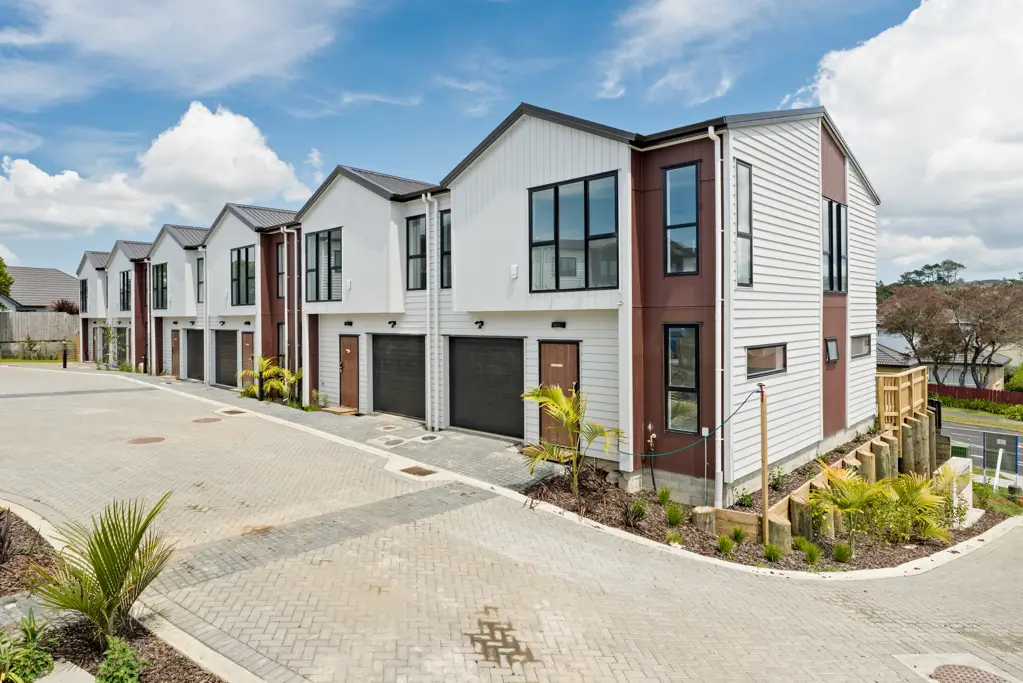 Oteha 3 Bedroom Location Location Location! Zoned for Rangitoto!