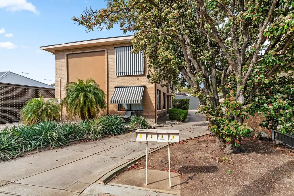 Beautifully Updated City-Fringe Unit