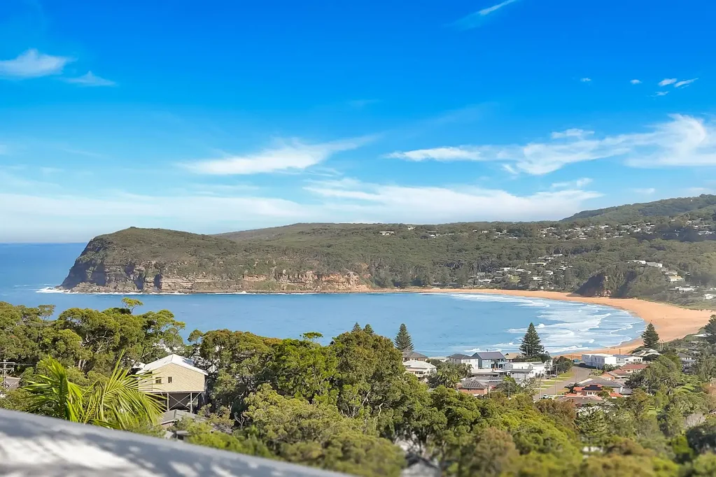 Copacabana 5कमरा Coastal luxury offering easy living with beach views