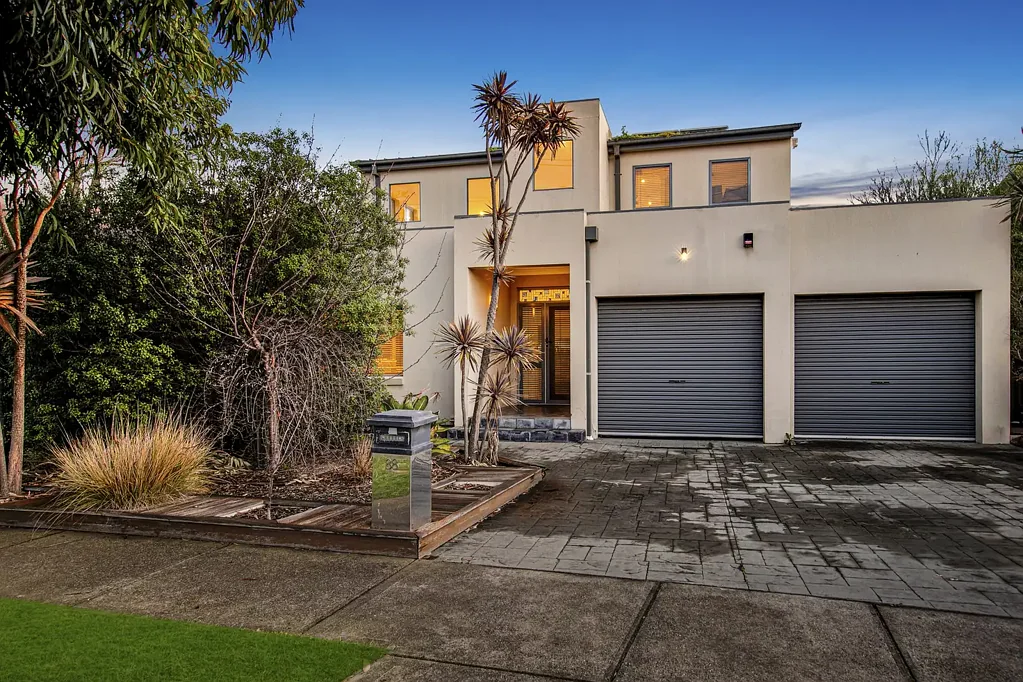 Altona Meadows 4房 黄金地段的优质家庭住宅 Premier Family Home In A Premier Location
