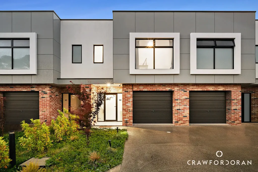 Croydon Park 3Kwarto A Slick Townhouse with a Big Surprise in Reserve