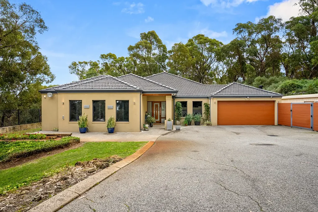 Baldivis 4 Bedroom A private retreat for the whole family on 4,669sqm.