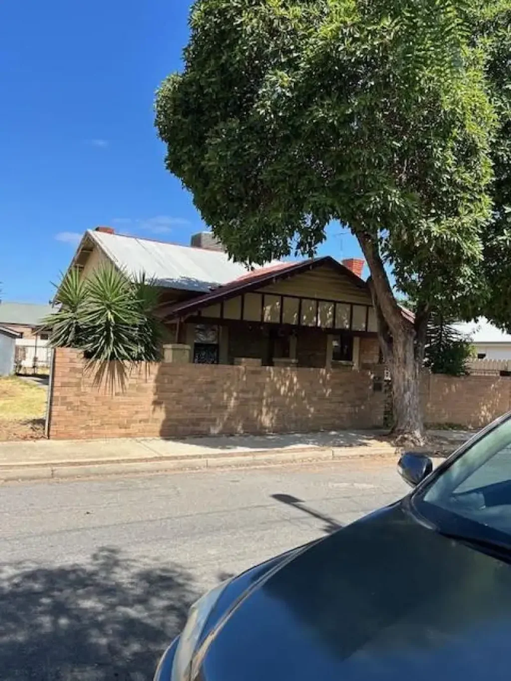 Brompton 4房  Character bungalow on a large block in need of renovation