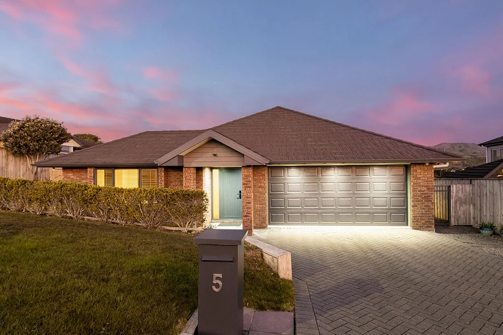 5 Paparoa Crescent, Aotea, Porirua, Wellington