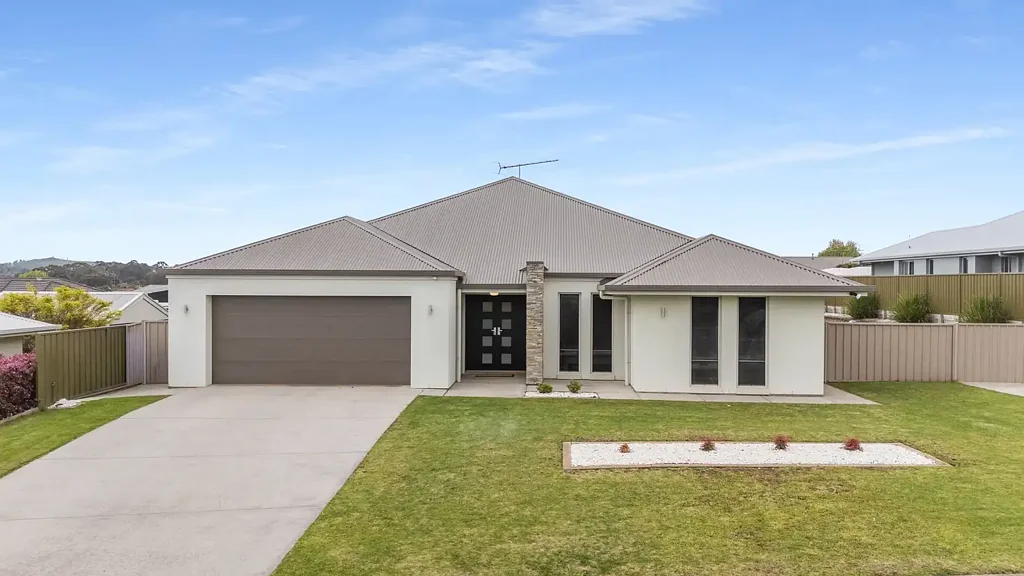 Mount Gambier 4ਬੈੱਡਰੂਮ FAMILY LIVING WITH HIGH CLEARANCE SHEDDING