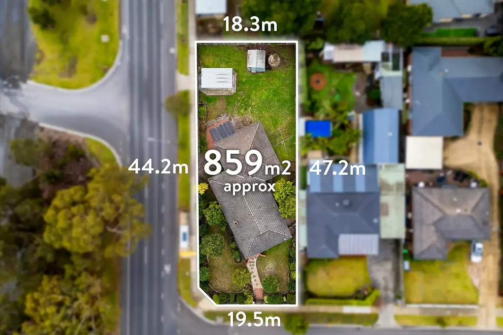 Kilsyth 3房 宽敞859平米拐角地 高墙环绕 私密奢居 现代布局 厨房电器齐全 家庭娱乐空间 家庭卫浴配置 地暖配置 优越学区 配套便利 Spacious living on 859sqm.