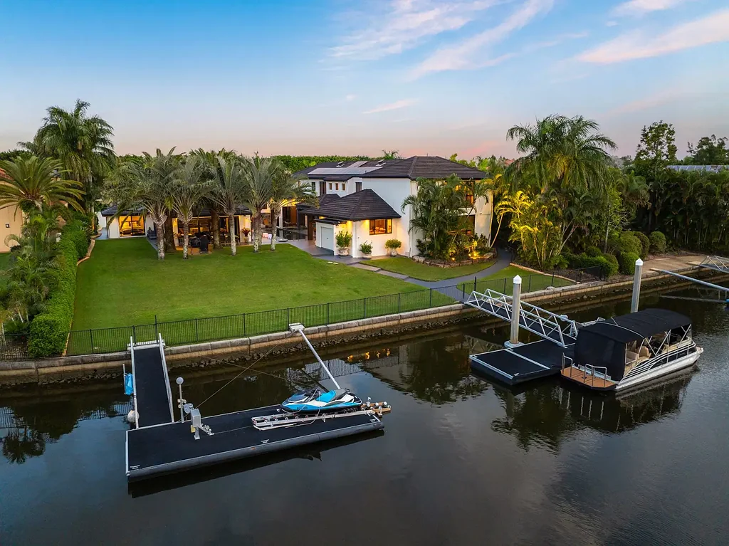 2126-2127 Fernlea Close, Hope Island, QLD 4212