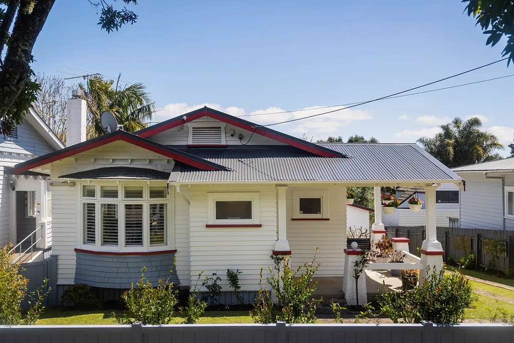 Mount Albert 4 Bedroom Vendors Have Bought - This Must Be Sold!