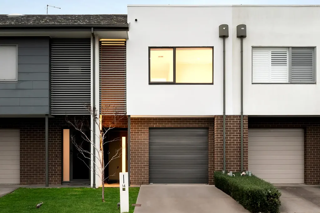 Ascot Vale 2कमरा Contemporary Comfort with Courtyard Entertaining Appeal