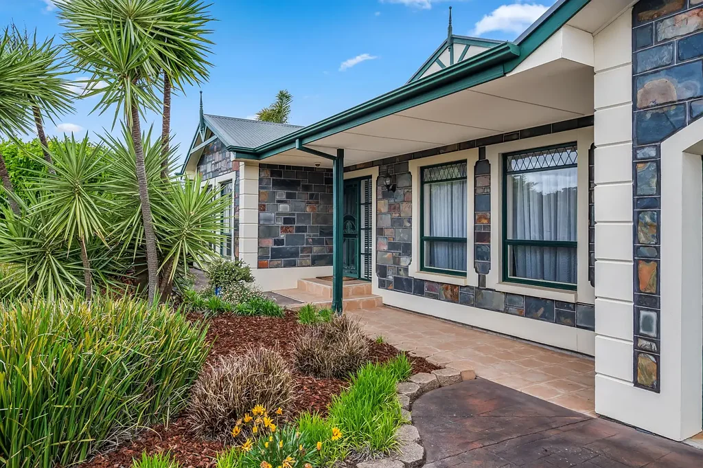 Woodside 4房  The Hills sweet spot; suburban ease with a front row seat to rural..