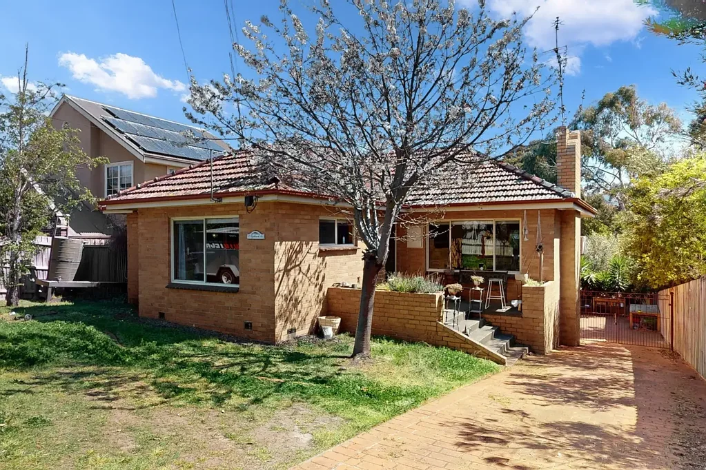 Essendon West 4ਬੈੱਡਰੂਮ Expansive Landholding with Endless Potential