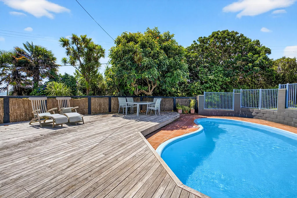 Muriwai 1 Slaapkamer Stylish, affordable coastal pad