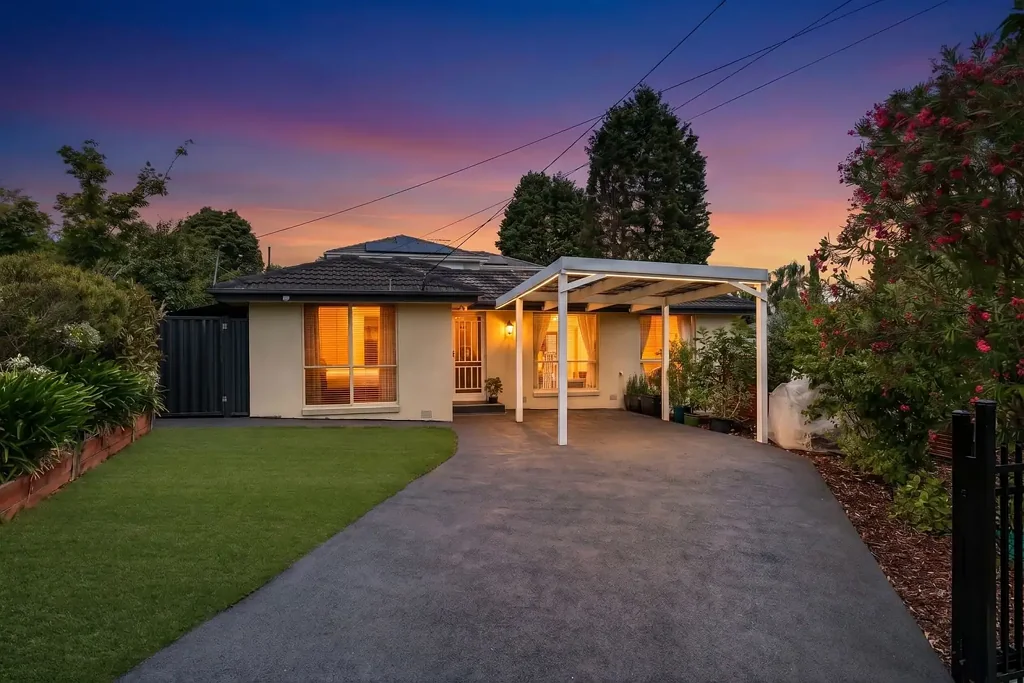 Vermont South 4ਬੈੱਡਰੂਮ A rare offering in a tightly held locale-this is contemporary living made simple.