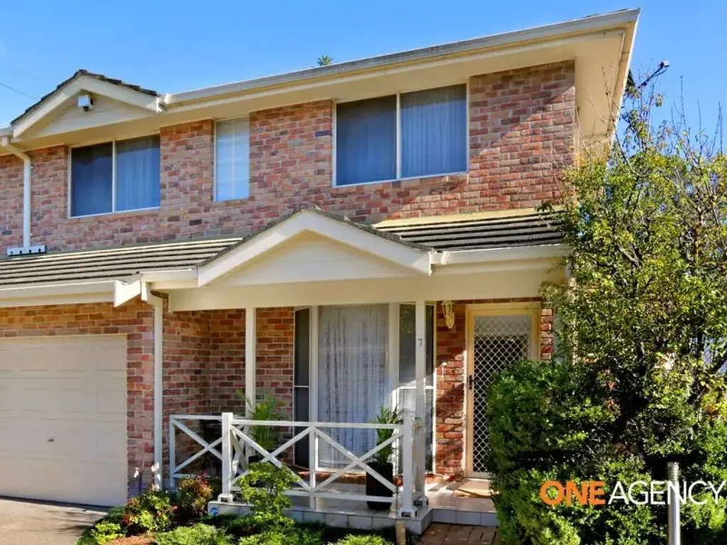 TOWNHOUSE IN CONVENIENT LOCALE