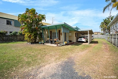 444 Esplanade, Torquay, QLD 4655, 6 રૂમ, 3 બાથરૂમ, House