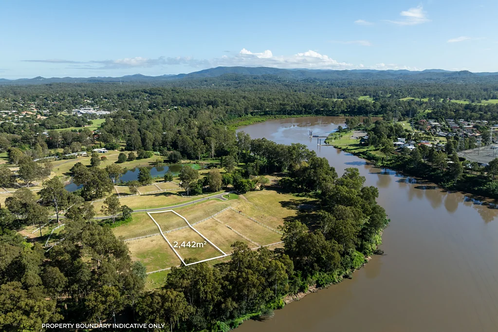 Moggill 机会难得，Lot 24曾由开发商持有，现已发布出售。宽敞2442平方米土地，享受令人惊叹的河景。安静无尾静街，私密景观，理想梦想家园。布里斯班中央商务区21公里范围内河畔生活地产最后机会。31个住宅分配地，平均2200平方米，环保原则，丰富生态系统。地下电力、NBN光纤、完全下水道连接，高端美学，环保建筑实践。 Impressive 2,442m2 Allotment with Stunning River Views!