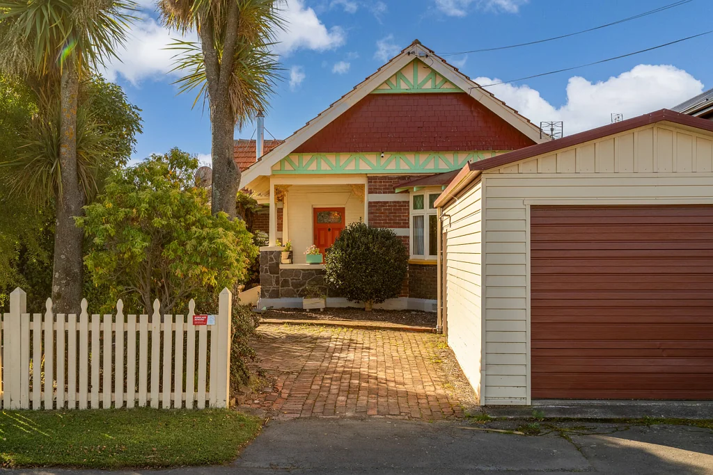 Sydenham 2房  Solid Construction with Timeless Appeal