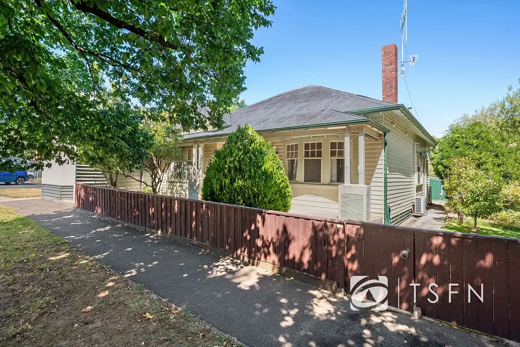 100-102 Mundy Street, Kennington, VIC 3550