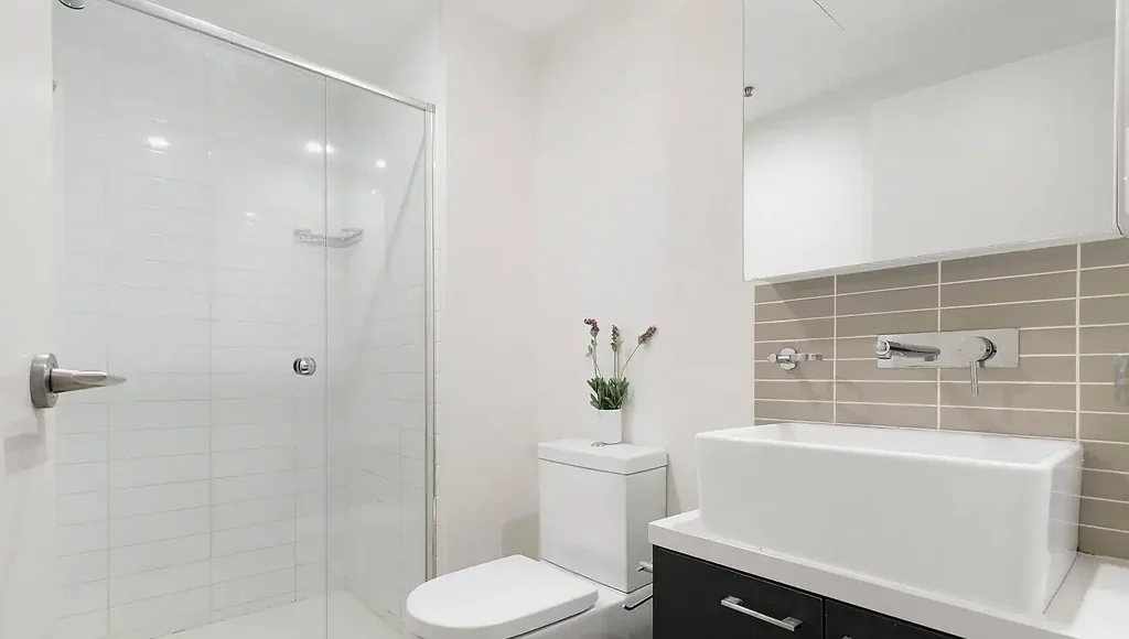 Furnished 2 Bed 2 Bath Apartment in the Heart of Melbourne CBD