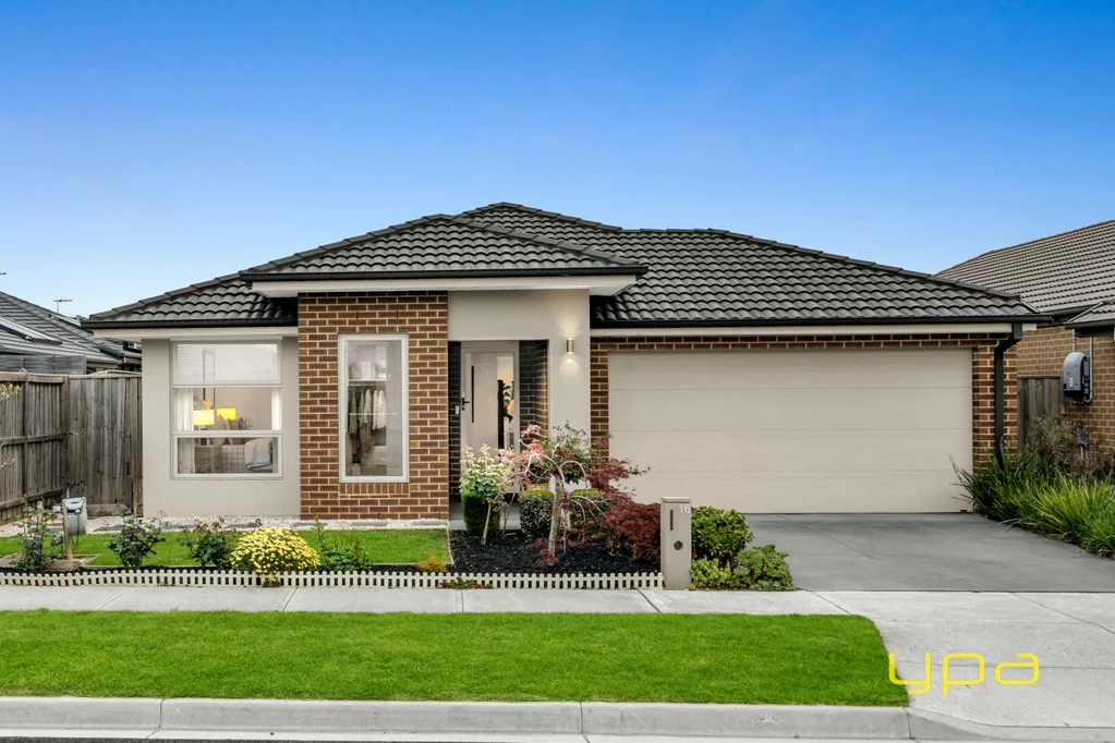 16 Ballymarang Chase, Cranbourne West, VIC 3977