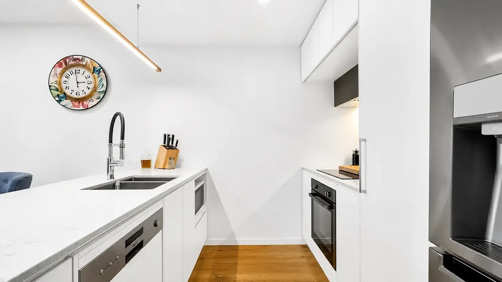 Labrador 2 Bedroom MODERN & OVERSIZED 1 BEDROOM + MPR!! PERFECT FIRST HOME