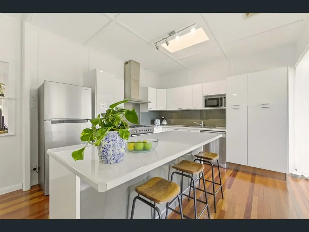 CHARMING MODERN LIVING IN A PRIME LOCATION