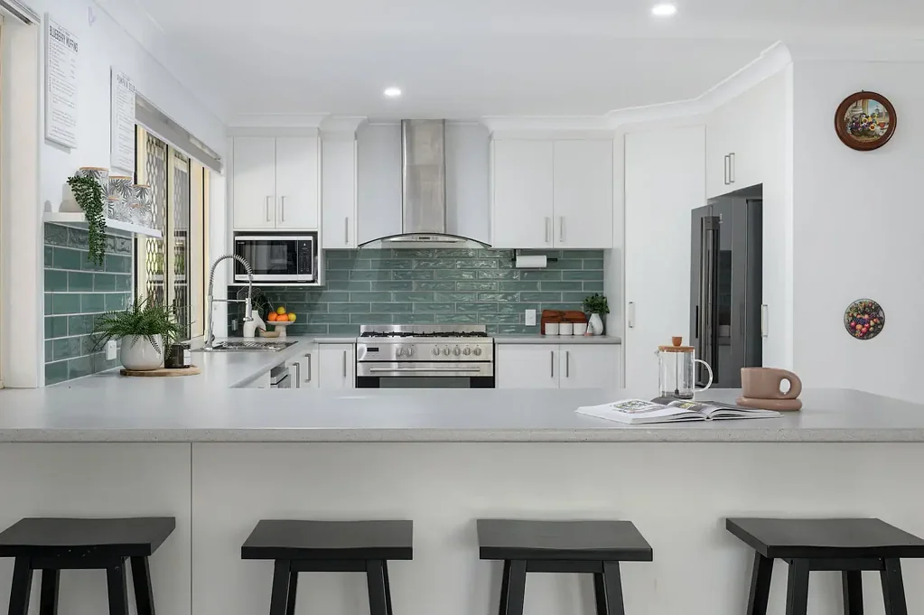 Cooloola Cove 4ਬੈੱਡਰੂਮ Renovated Family Retreat on 2,010m² with Shed, Side Access & Exceptional Outdoor Living
