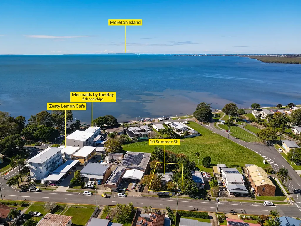 Deception Bay 2房 Deception Bay水景房 668m²商业地 三卧双车位 大后院潜力无限 Endless Potential Just Moments from the Waterfront