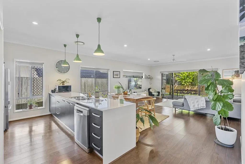 Elanora 4房  Low Maintenance Living - Must Be Sold!
