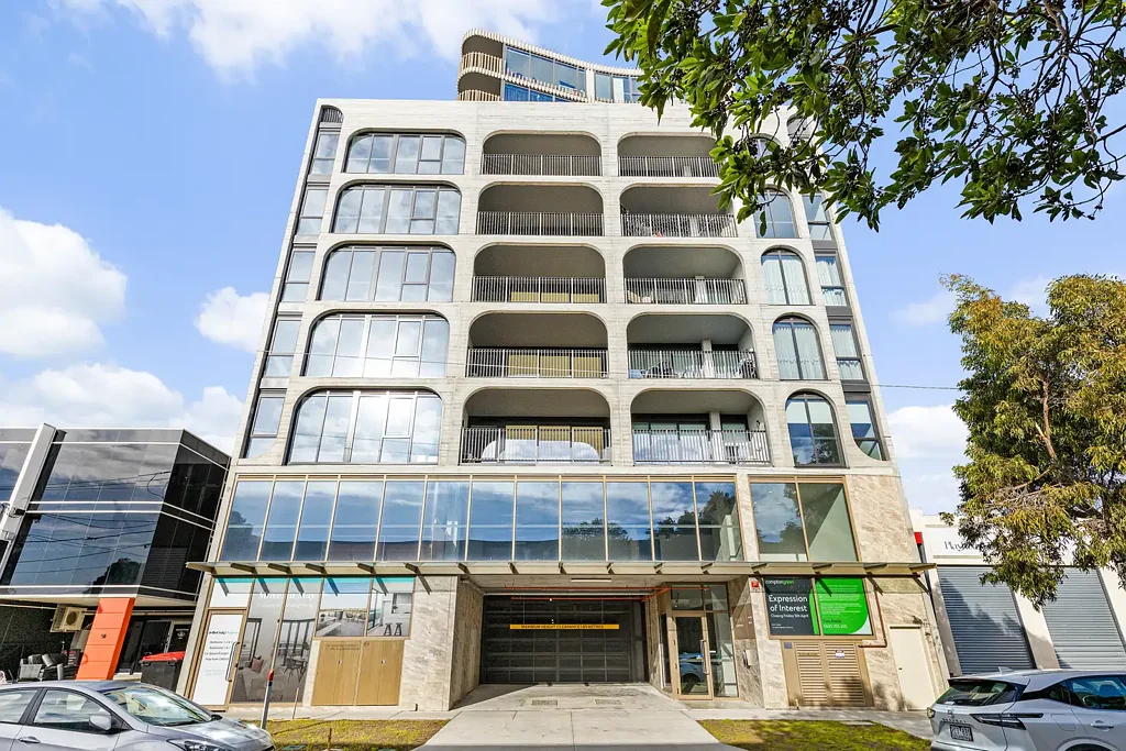 Modern 2-Bedroom Apartment with Stunning Views in the Heart of Maribyrnong