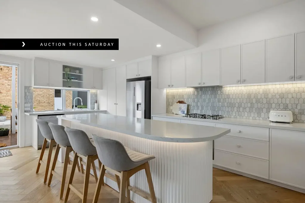 Moorabbin 4 Slaapkamer ENTRANCE VIA HILLSTON ROAD 

Stylish Renovation with Luxury Finishes