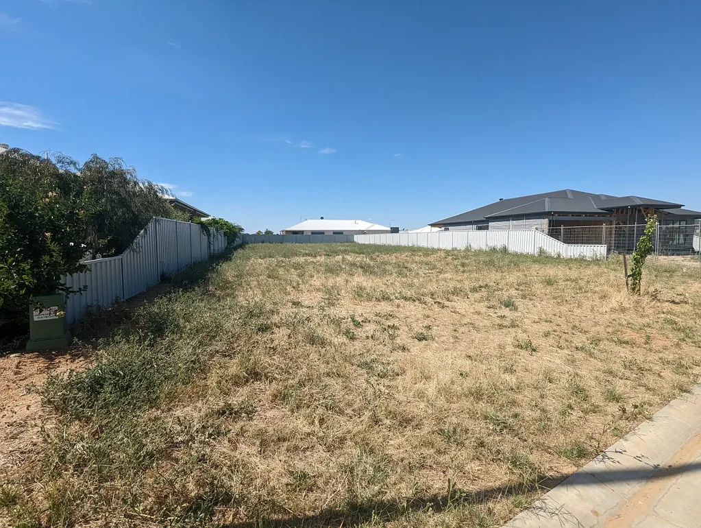 Tocumwal VACANT BLOCK - FULLY FENCED